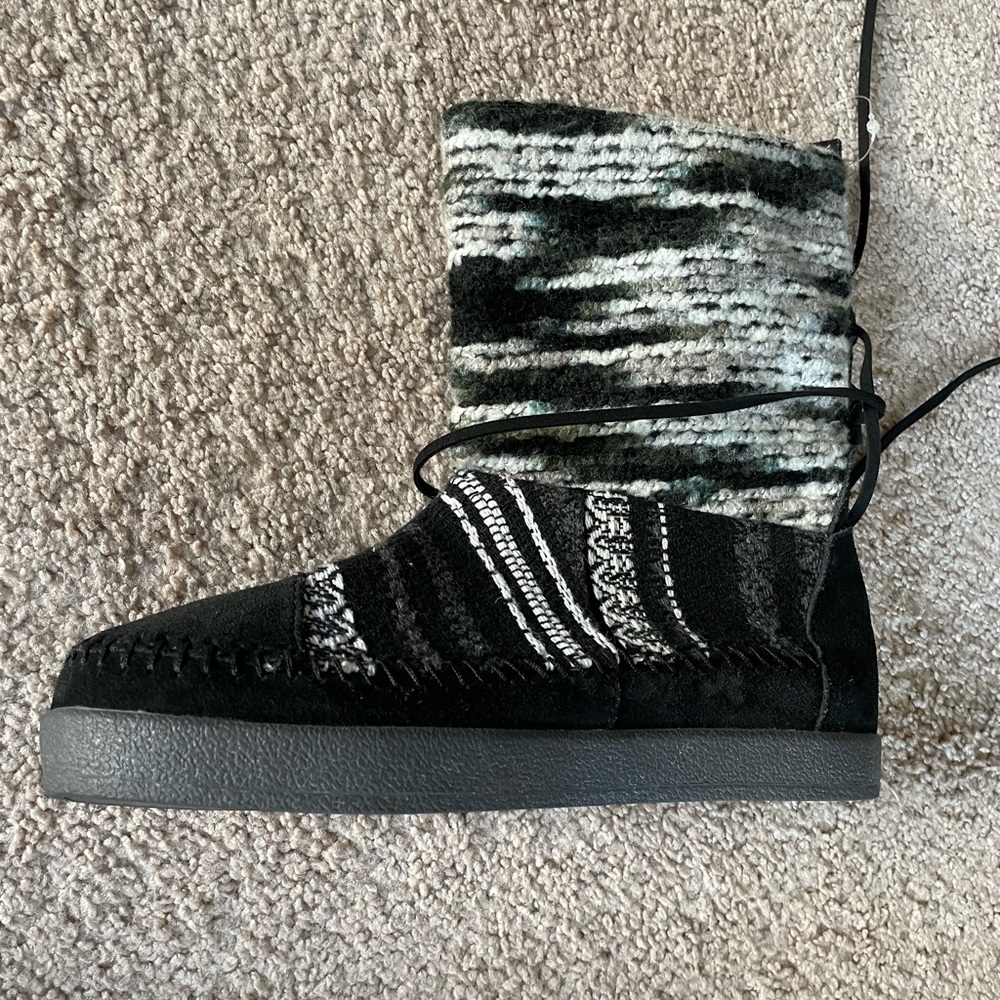 Tom’s Suede Nepal Winter Boots | Size 5.5 | NWT